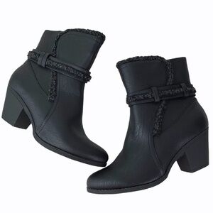 Olivia Miller Black Boots Over the Ankle with Outer Faux Fur Lining Detail Sz‎ 9